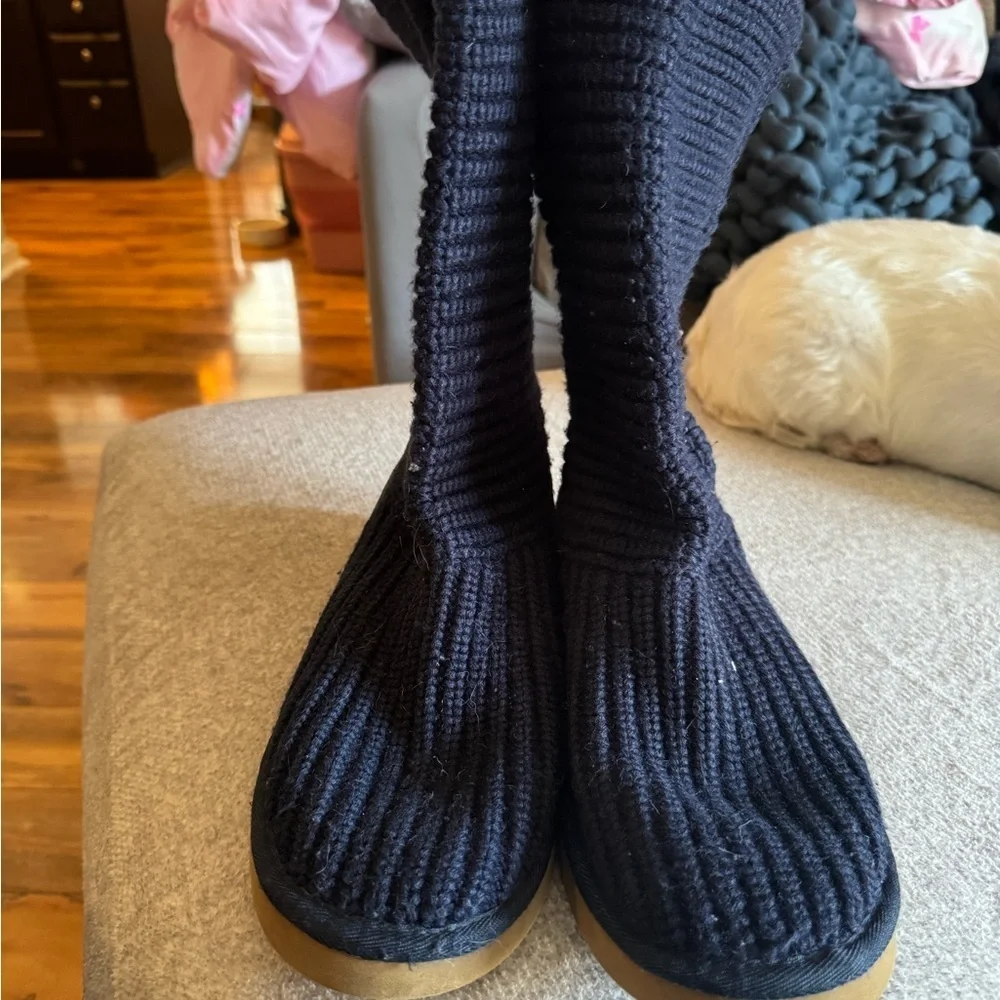 UGG elegant dark